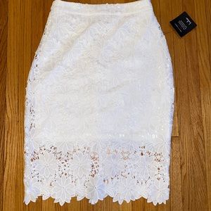 NWT Lulu’s White Floral Lace Pencil Skirt